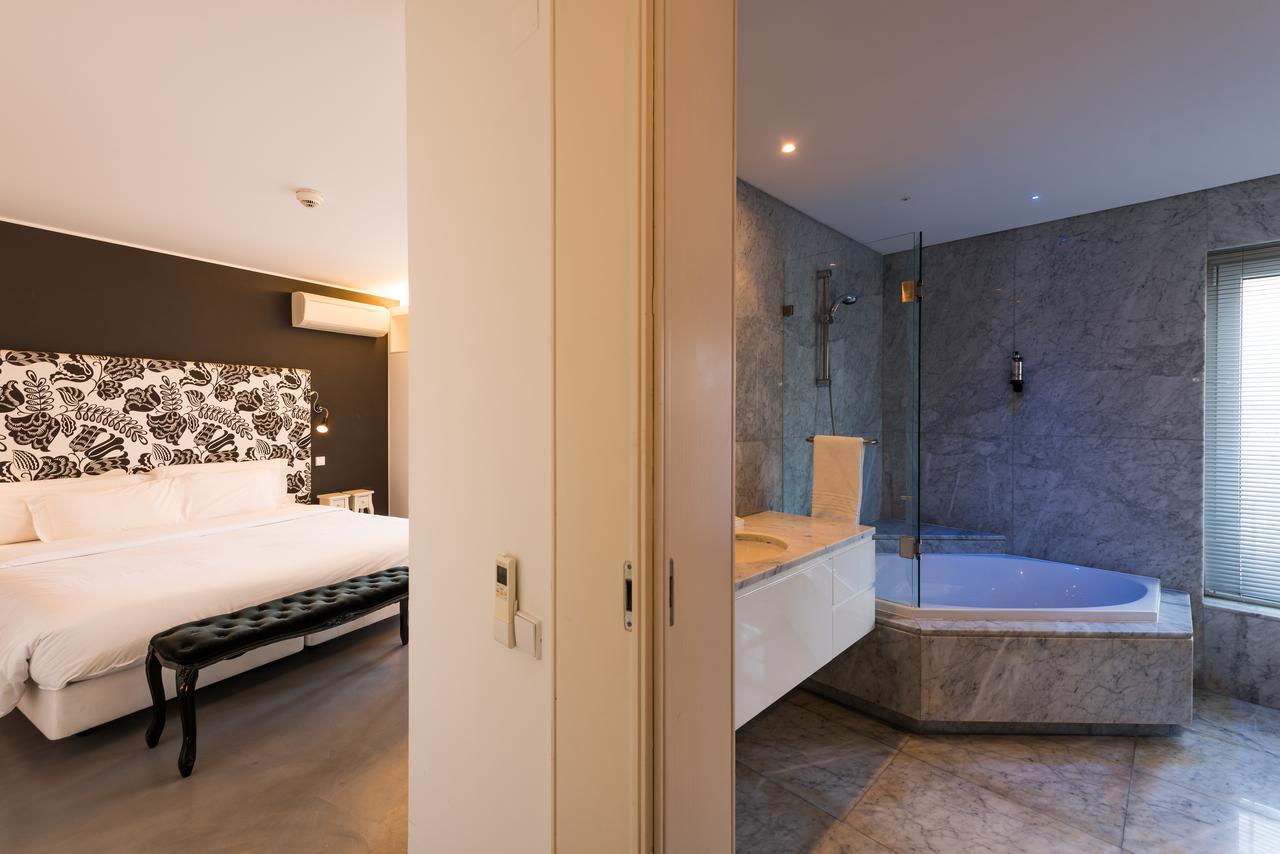One-Bedroom Apartment Panoramic View