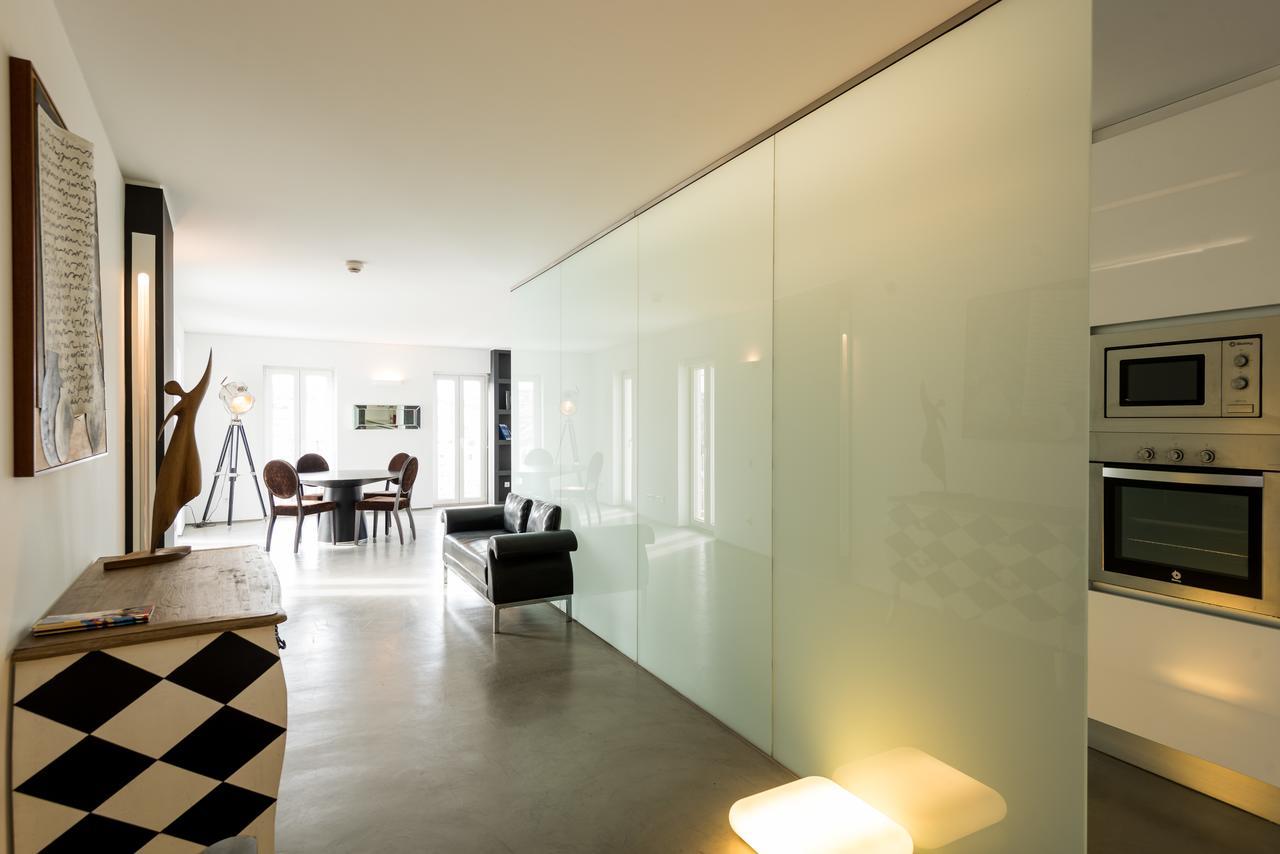 One-Bedroom Apartment Panoramic View